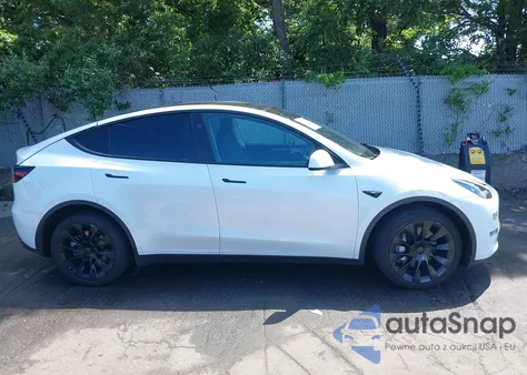 2024 Tesla Model Y Long Range Dual Motor All-Wheel Drive из США, поврежденный, VIN 7SAYGDEE8RA239384